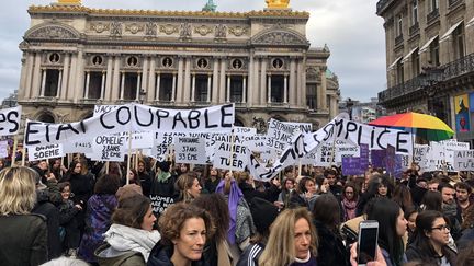 La marche contre les violences sexistes et sexuelles s'élance de la place de l'Opéra, le 23 novembre 2019, à Paris.&nbsp; (VALENTINE PASQUESOONE)