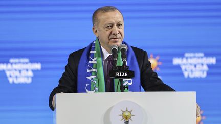 Le président turc, Recep Tayyip Erdogan, s'exprime lors d'un congrès, à Rize (Turquie), le 15 février 2021.&nbsp; (EMIN SANSAR / ANADOLU AGENCY / AFP)