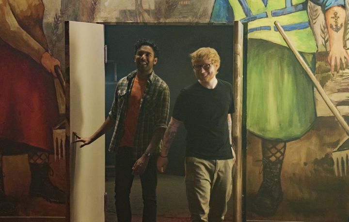 Himesh Patel et Ed Sheeran, partenaires dans "Yesterday" de Danny Boyle. (JONATHAN PRIME/UNIVERSAL PICTURES)