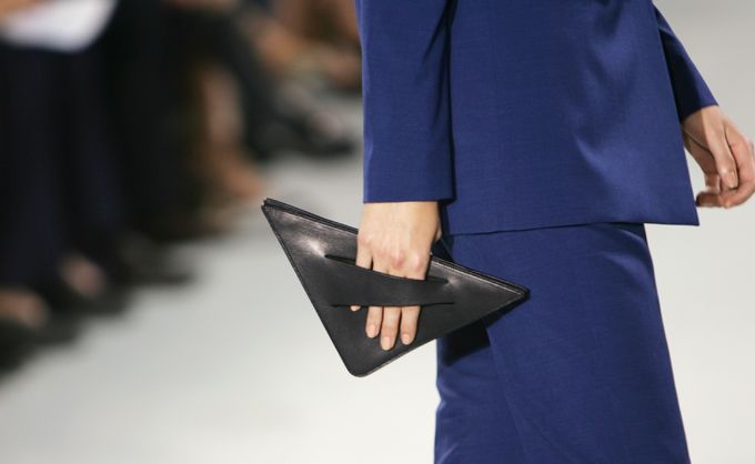 Un sac signé Raf Simons en 2006
 (FILIPPO MONTEFORTE/AFP)