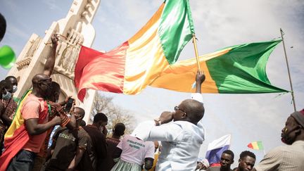 Une manifestation à Bamako contre les sanctions imposées contre le Mali et la junte par la Communauté économique des Etats africains. (FLORENT VERGNES / AFP)