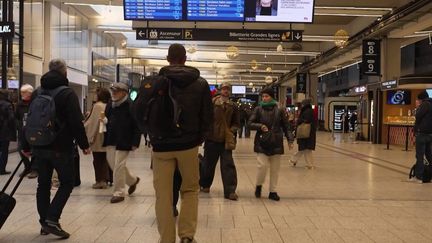 Trains à Noël : l’anticipation permet-elle de bénéficier de tarifs intéressants comme le promet la SNCF ? (France 2)