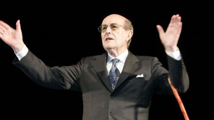 Manoel De Oliveira en 2008 au Festival de Cannes au moment de recevoir sa Palme d'or en hommage à sa carrière.
 (Francois Mori/AP/SIPA)