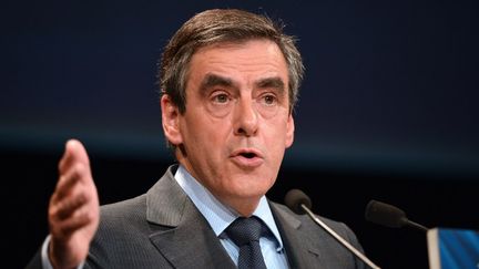 L'ex-Premier ministre Fran&ccedil;ois Fillon au Palais des Congr&egrave;s de Paris, le 12 novembre 2012 pour un meeting de campagne en vue de la pr&eacute;sidence de l'UMP. (MIGUEL MEDINA / AFP)