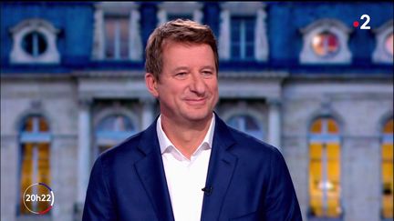 Le candidat écologiste Yannick Jadot sur le plateau du 20 heures de France 2, jeudi 18 novembre 2021. (FRANCE 2)