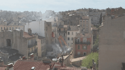 Effondrement d’immeubles à Marseille : des robots et des drones déployés pour aider les secouristes (France 2)