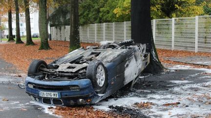 Cinq voitures ont été incendiées à proximité de plusieurs lycées nantais, le 8 novembre 2019. (MANON KLEIN / RADIO FRANCE)