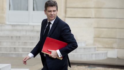 Le ministre de l'Economie, Arnaud Montebourg, lors de son arriv&eacute;e &agrave; l'Elys&eacute;e (Paris), pour rencontrer le patron de General Electric, lundi 28 avril 2014. (ALAIN JOCARD / AFP)