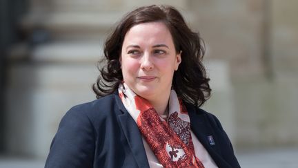 La ministre du Logement, Emmanuelle Cosse, le 8 juin 2016, à la sortie d'un conseil des ministres, à l'Elysée, à Paris. (CITIZENSIDE / YANN BOHAC / AFP)