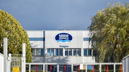 L’usine d’embouteillage de Nestlé Waters, à Contrexéville (Vosges), en France, le 23 mai 2023. (JEAN-CHRISTOPHE VERHAEGEN / AFP)