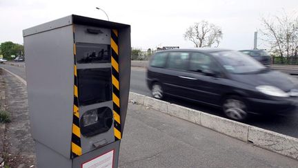  (Une page Facebook signale les radars, la légalité en question © maxPPP)