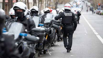 Des membres de la Brav-M à Paris, lors d'une manifestation contre la réforme des retraites, le 28 mars 2023. (QUENTIN VEUILLET / NURPHOTO / AFP)