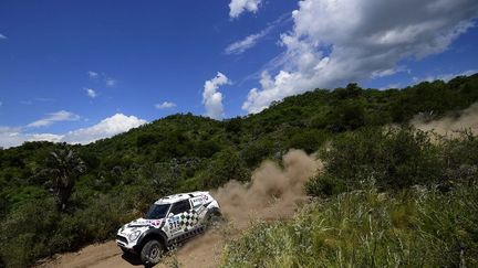 Le pilote finlandais, Mikko Hirvonen (Mini) a signé sa première victoire en carrière sur le Dakar 2016 lors de la 12e étape. (FRANCK FIFE / AFP)