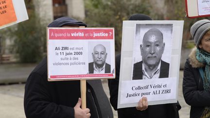 Une manifestation le 20 décembre 2014 en mémoire d'Ali Ziri, mort à la suite d'une interpellation en 2009 à Argenteuil (Val-d'Oise). (FRANCOIS PAULETTO / CROWDSPARK / AFP)