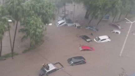 Lundi 15 janvier, le cyclone Belal a dévié de la trajectoire prévue par les agences météorologiques pour se rapprocher de l'île Maurice, qui n'avait pas anticipé l'ampleur des pluies. (FRANCEINFO)