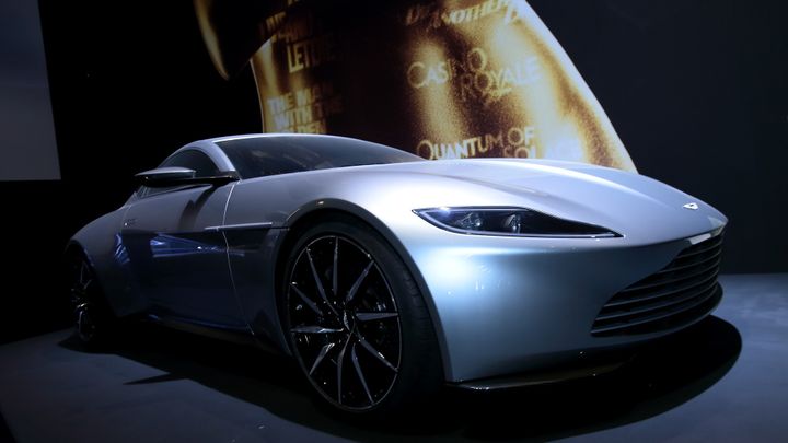 L’Aston Martin DB10 dévoilée dans l’atelier de Q, Spectre 2015
 (David Merle/ James Bond 007 l’exposition)