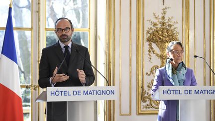 Le Premier ministre Edouard Philippe et la ministre des Transports Elisabeth Borne, le 26 février 2018 à Matignon. (ERIC FEFERBERG / AFP)