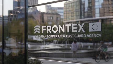 Le logo de Frontex, au siège de Varsovie en Pologne, le 5 août 2019. (WOJTEK RADWANSKI / AFP)