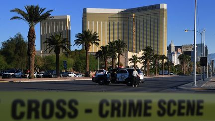 La police de Las Vegas boucle le quartier de la fusillade survenue lundi 2 octobre 2017. (MARK RALSTON / AFP)