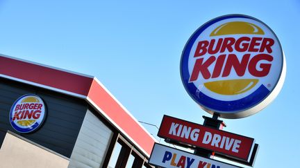 L'enseigne d'un restaurant Burger King à Saint-Amand-les-Eaux (Nord), le 29 novembre 2016. (MAXPPP)