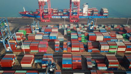 Des containers sur un port chinois. Photo d'illustration. (STR / AFP)