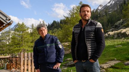 Lionel Astier (Angelo) et Samuel Le Bihan (Alex Hugo) dans la série "Alex Hugo", sur France 2 (saison 5). (FRANÇOIS LEFEBVRE)