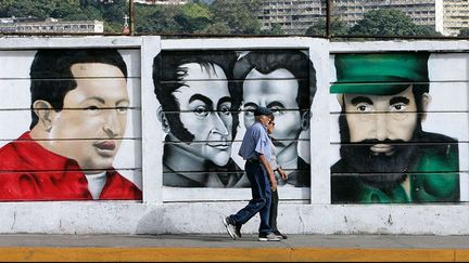 les portraits d’Hugo Chavez et Fidel Castro entourent ceux de José Marti et de Simón Bolívar, surnommé le Libertador, héros de l'indépendance sud-américaine.
 

  (ANDRES LEIGHTON / AP / SIPA)