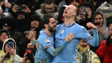 Bernardo Silva et Erling Haaland lors du quart de finale de la Ligue des champions entre Manchester City et le Bayern Munich à l'Etihad Stadium, le 11 avril 2023. (PAUL ELLIS / AFP)