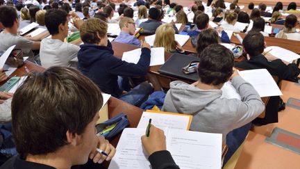 &nbsp; (Des centaines d'étudiants se sont vus attribuer un 10/20 automatique en anglais © MaxPPP)