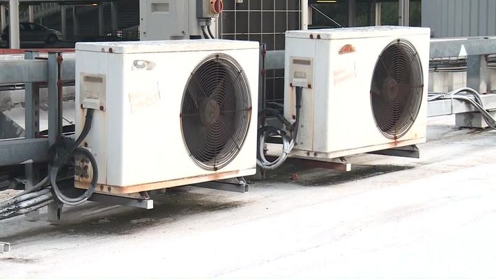 En cas de forte chaleur, ces gros climatiseurs tournent à plein régime (France 3 Grand Ouest)