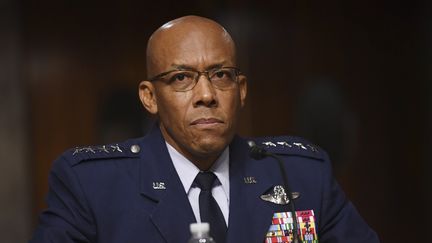 Le général Charles Brown Jr. témoigne sur sa nomination au poste de chef d'état-major de l'armée de l'air américaine devant la commission des services armés du Sénat à Washington, le&nbsp;7 mai 2020.&nbsp; (KEVIN DIETSCH / AFP)