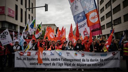 Des manifestants contre la réforme des retraites, à Lyon (Rhône), le 1er mai 2023. (JEFF PACHOUD / AFP)