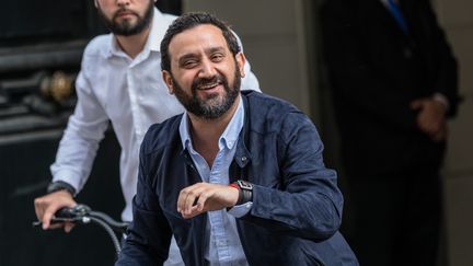 L'animateur de C8, Cyril Hanouna, sort de sa convocation au&nbsp;secrétariat d'Etat de l'égalité entre les hommes et les femmes, le 31 mai 2017. (MAXPPP)