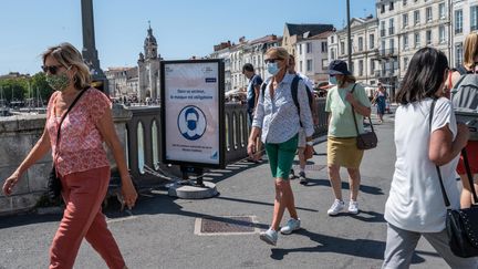 Dans le centre-ville de La Rochelle, le 22 juillet 2020 (photo d'illustration) (XAVIER LEOTY / MAXPPP)