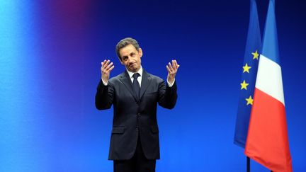 Le pr&eacute;sident-candidat UMP Nicolas Sarkozy &agrave; la fin du meeting &agrave; Montpellier (H&eacute;rault), le 28 f&eacute;vrier 2012. (PASCAL GUYOT / AFP)