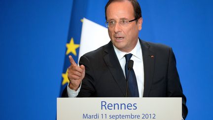 Fran&ccedil;ois Hollande s'exprime lors du salon de l'&eacute;levage de Rennes (Ille-et-Vilaine), le 11 septembre 2012. (DAMIEN MEYER / AFP)