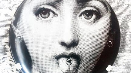 Exposition "Piero Fornasetti : La Folie Pratique", jusqu'au 14 juin 2015 aux Musée des Arts Décoratifs, 107 rue de Rivoli 75001 Paris - Telephone 01 44 55 57 50 - Ouvert du mardi au dimanche de 11h à 18h 
Une très belle vidéo en stop-motion sur l'univers de Fornasetti, signée Toni Meneguzzo, est à voir ici &gt; https://vimeo.com/79182978
 
 (Culturebox)