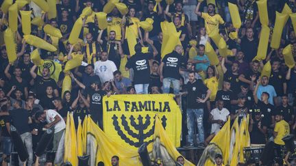 Le groupe de supporters radicaux La Familia, ici lors d'un match en 2016 (ABIR SULTAN / EPA)