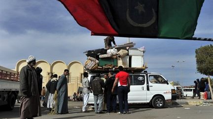 Réfugies libyens à la frontière égyptienne (16/3/2011) (AFP/ARIS MESSINIS)