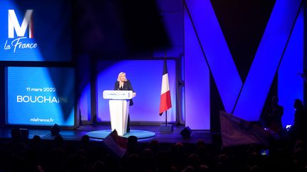 Marine Le Pen, candidate du Rassemblement national à l'élection présidentielle, lors de son meeting à Bouchain&nbsp;(Nord), le 11&nbsp;mars 2022. (FRANCOIS LO PRESTI / AFP)