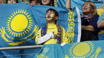 Un supporter du Kazakhstan lors d'un match contre l'Angleterre, le 11 octobre 2011 &agrave; Londres.&nbsp; (IAN KINGTON / AFP)