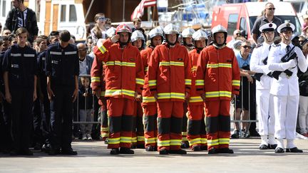 Les marins-pompiers de Marseille ont désormais un nouveau bassin d'entraînement dans le port de Marseille. Ici, lors du 76e anniversaire du BMP en 2015. (FRANCK PENNANT / AFP)