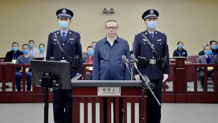 Une photo de&nbsp;Lai Xiaomin,&nbsp;ancien patron du conglomérat financier China Huarong, lors de son procès à&nbsp;Tianjin (Chine), le 11 août 2020. (SECOND INTERMEDIATE PEOPLE'S COURT OF TIANJIN / AFP)