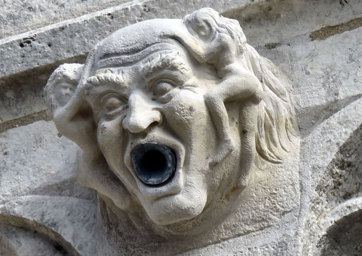 La gargouille à l'effigie de Wolinski sur le Port de La Rochelle.
 (Xavier Leoty / AFP)