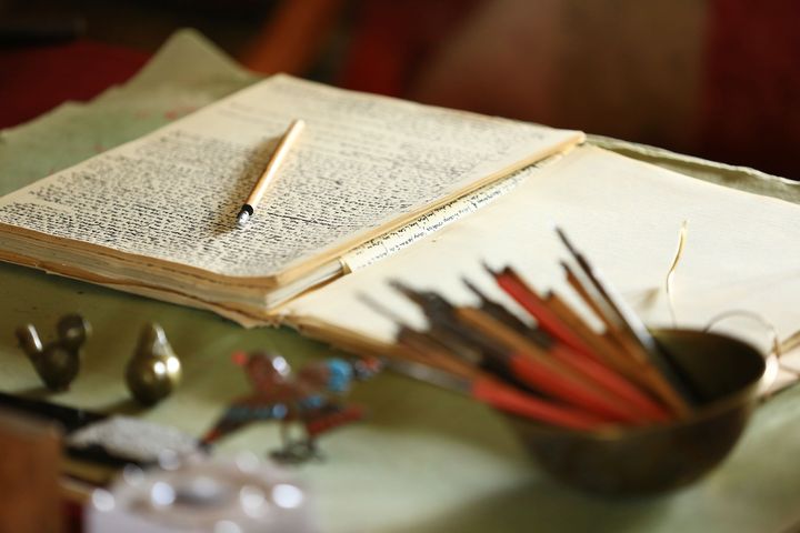 &nbsp;Manuscrits et plumes de l'écrivain Jean Giono, dans sa maison Le Parais à Manosque, Association Les amis de Jean Giono, (MOIRENC CAMILLE / HEMIS.FR)