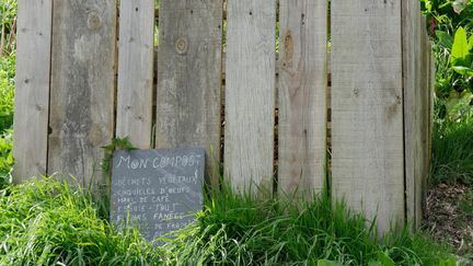 Composteur en bois de récup'. Vous pouvez aussi utiliser des palettes.&nbsp; (ISABELLE MORAND / RADIO FRANCE / FRANCE INFO)