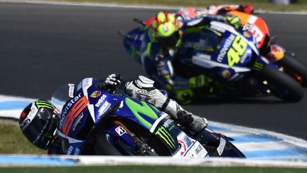 Jorge Lorenzo et Valentino Rossi (Yamaha) se livrent une lutte sans merci pour le titre mondial MotoGP (PAUL CROCK / AFP)