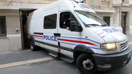 Les personnes interpell&eacute;es dans l'affaire du meurtre de Karl, 20 ans, arrivent au palais de justice de Nice (Alpes-Maritimes), mercredi 9 janvier 2013.&nbsp; (MAXPPP)