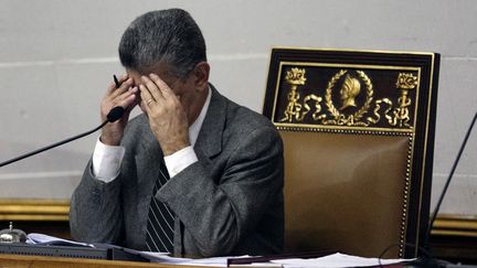 Le&nbsp;président de l'Assemblée du Venezuela, Henry Ramos Allup, le 20 avril 2016 à Caracas (Venezuela). (MARCO BELLO / REUTERS)