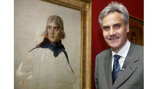 Charles Napoléon Bonaparte devant un portrait du général Bonaparte signé David (2/12/2004)
 (Michel Euler/AP/SIPA)